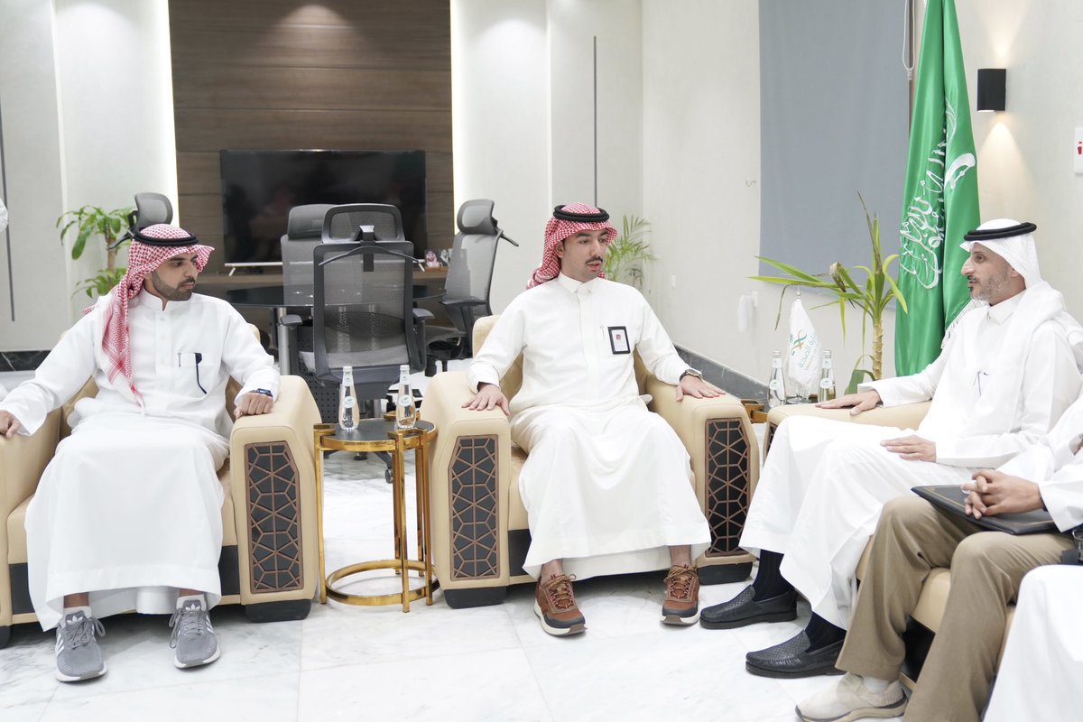 joufhealth's tweet photo. بحث مدير عام صحة الجوف المكلف أ . زياد بن عبدالرحمن البليهد أوجه التعاون والبرامج المشتركة مع جامعة الجوف ممثله بكلية الطب، في لقاء جمع الطرفين صباح اليوم. https://t.co/cVdAan2omd