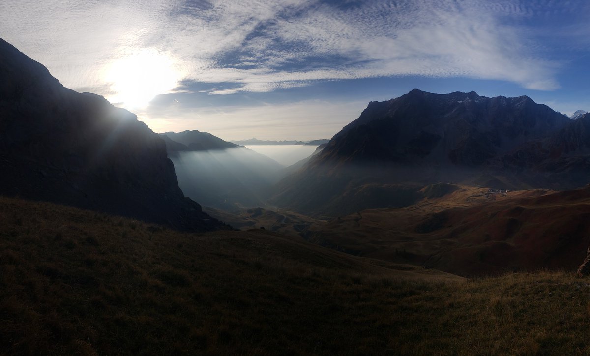 Bouquet final pour la saison de terrain avec l'échantillonnage du Lautaret et du Lauvitel. Une saison belle et triste où toutes nos pensées sont allées à Marc "Chouchou" Ohlmann qui nous a terriblement manqué. Impossible de ne pas penser à lui devant la barre des Écrins!