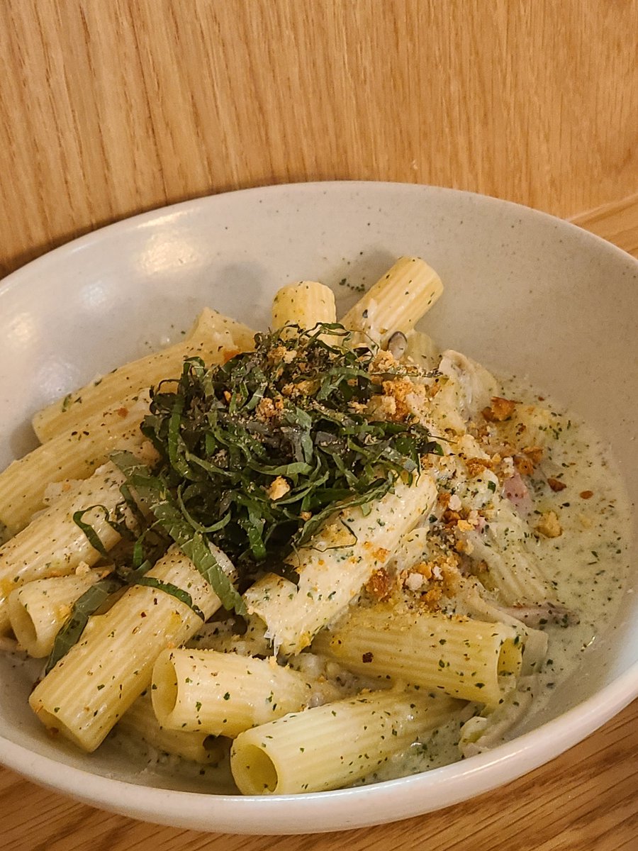세종시 어진동 브리즈윅!
감자스프랑 깻잎페스토 진짜 맛있다 와구와구 깻잎페스토는 정말 한식느낌의 파스타라서 거슬리는 거 없이 너무 잘 들어가고 감자스프도 포슬포슬하니 맛있다 욕심내서 혼자 두 개 시켰는데 배불러서 남김 우우 아쉬워