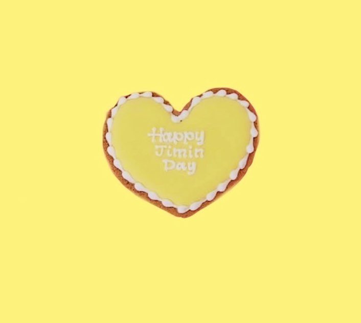 yolumlovesyou's tweet photo. #BTS  #ジミン さん
お誕生日カフェ🐥10/7〜13
ᰔᩚ ᴊɪᴍɪɴ ᴅᴀʏ ᴄᴀғᴇ ᴇᴠᴇɴᴛ ᰔᩚ
@goodday_1013 様
@goodday_jp  様
🐣パネル🐣グッズ
🐣カップ
🐣豪華特典フォトカード2枚＋ポストカード2枚＋ステッカー
🐥ケーキ
🐣じみん🐤お名前クッキー
🐣Happy Jimin Dayアイシングクッキー
#Dearyouth
#HBD_JIMIN
#지민 #JIMIN #방탄소년단