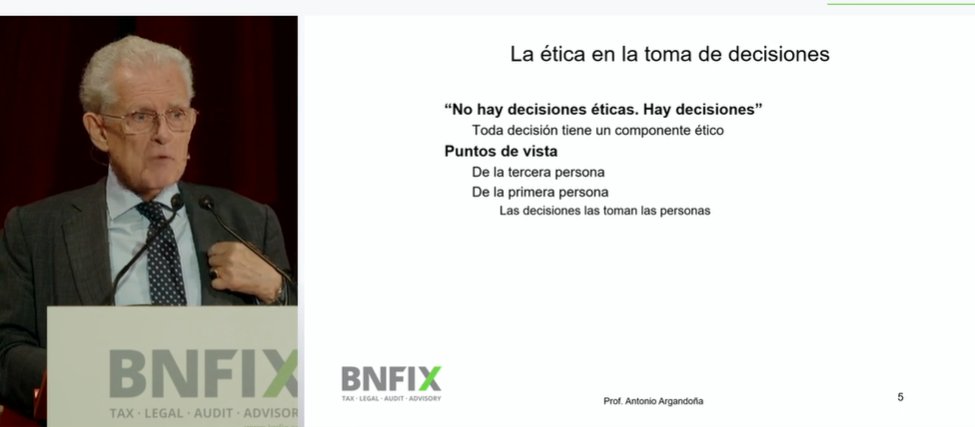 #EncuentroAnualBNFIX En su ponencia, <a href="/AntArgandona/">Antonio Argandoña</a> habla del componente ético de las decisiones y de la importancia de ponerse en el lugar del "otro" a la hora de tomar decisiones, pensando en si le perjudica o no