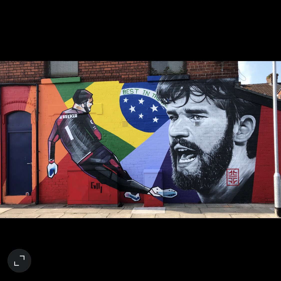 Finally got around to painting my @Alissonbecker mural that you guys voted for. I teamed up with @CallyUA on this one to bring you guys something bright and colourful. I’d also like to say a big thank you to @WilliamHill for letting me use there wall