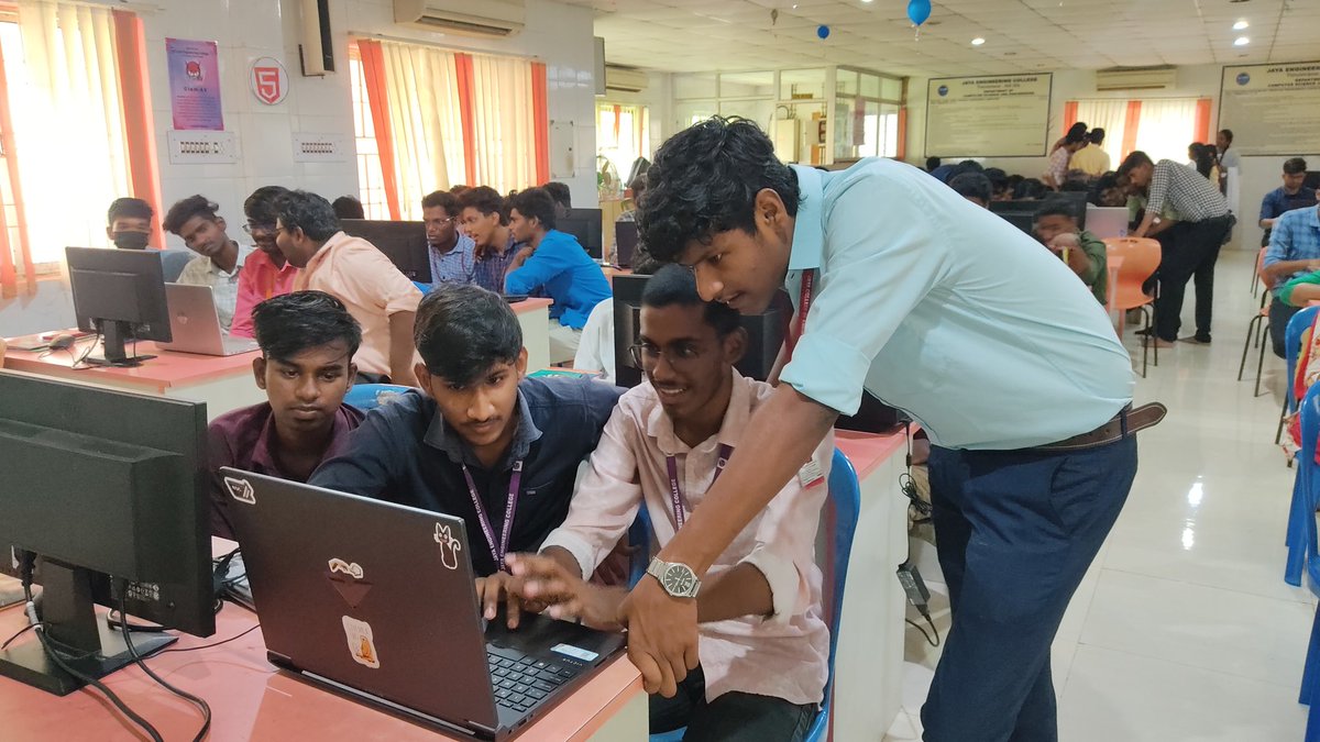 Gryffindor_W3's tweet photo. π€π§ Our mentors are doing an exceptional job keeping things interactive! It's inspiring to see young design minds eagerly soaking up knowledge from our experienced designers. Knowledge-sharing at its finest! ππ‘π
#InteractiveLearning #DesignMentors #gryffindor #UIUXWorkshop https://t.co/JPRu2V5SUQ