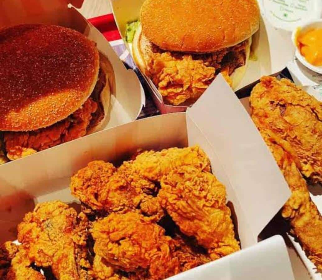 Fathimah_Bena's tweet photo. கடைசியா தோழிகள் கூட போன போது 😪😪😪😪😪 ... #restaurant #italiancafe https://t.co/m3Ri4wKsO7