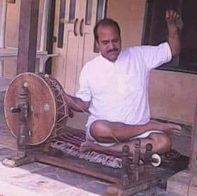 प्रतिष्ठित सामाजिक कार्यकर्ता Himanshu Kumar जी से बात हुई है। वे आईपीएस संजीव भट्ट पर लगाए गए 3 लाख के अदालती जुर्माने को भरने वाले कैंपेन की शुरुआत करेंगे। उनके नाम पर एक लिंक क्रिएट कर रहे हैं। जिसमें सिर्फ़ 3 लाख रुपये का फंड इकट्ठा करेंगे। गोल पूरा होते ही लिंक अपने आप रुक