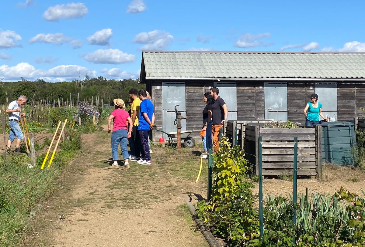 OJUBAN's tweet photo. 📌Mardi à #Angers avec l'Association Resto Troc

Préparation de mochis en vue de l’événement de
sensibilisation « Octobre Rose » et travaux de végétalisation d'un jardin. https://t.co/3L8PDBHGVP