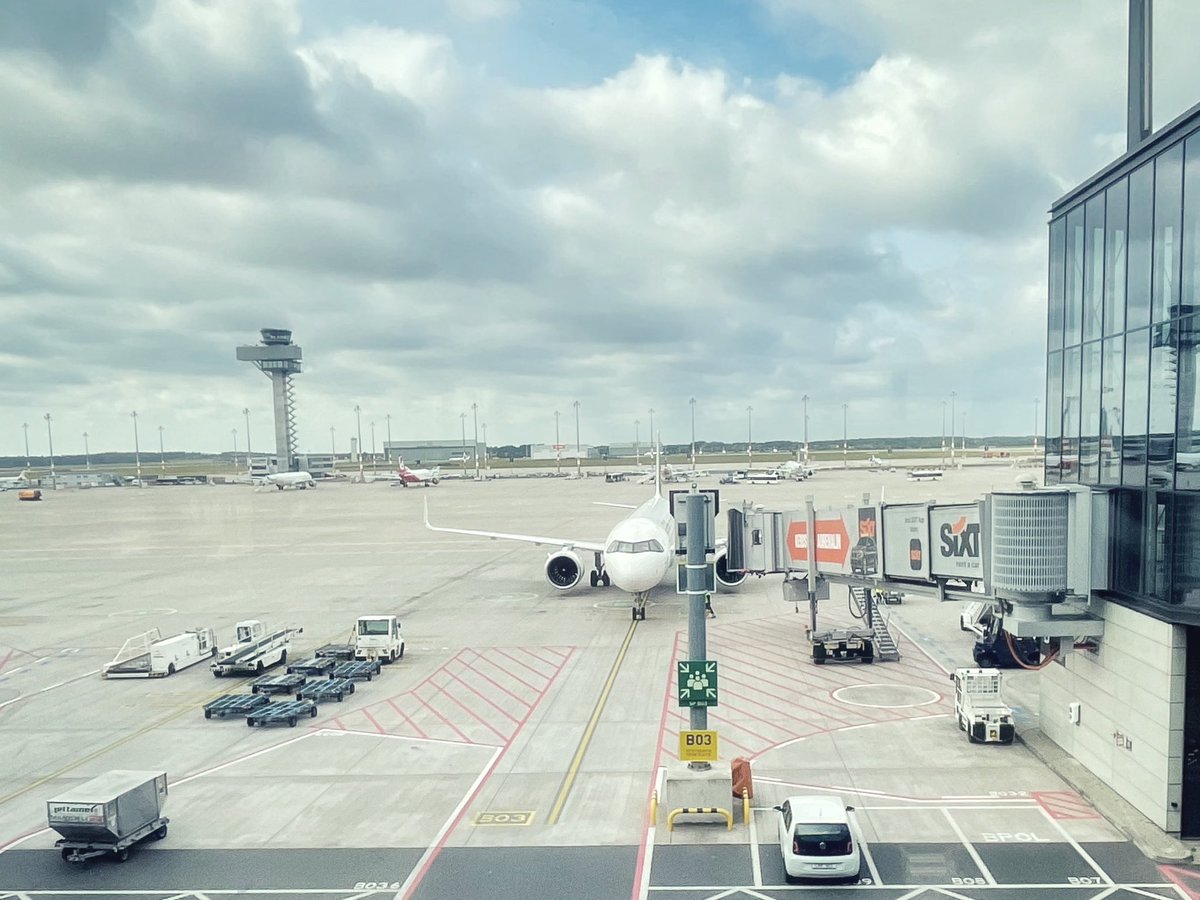 Steff Eisenhuth (stefanie-eisenhuth.bsky.social) (@steffeisenhuth) on Twitter photo So, ich mach’ mich dann auch mal auf den Weg nach Montreal zur #GSA2023. Mit Jeff Hayton und <a href="/jonberndtolsen/">Jon Berndt Olsen</a> spreche ich über »Socialist Travel Cultures«. Mein Thema: »Tourism from West to East Germany«. Vorfreude! So, ich mach’ mich dann auch mal auf den Weg nach Montreal zur #GSA2023. Mit Jeff Hayton und <a href="/jonberndtolsen/">Jon Berndt Olsen</a> spreche ich über »Socialist Travel Cultures«. Mein Thema: »Tourism from West to East Germany«. Vorfreude!