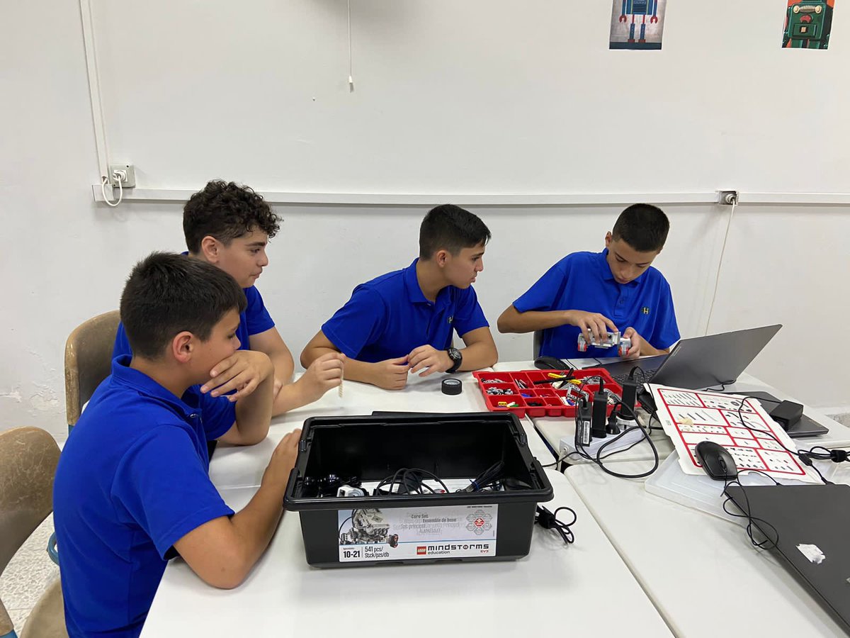EdtechRhhs's tweet image. Robots are made to serve humans. Don’t you agree? BE8-A building their first robot using EV3Lego.
#robotics #EV3Mindstorms
@RHHSInterD @RHHS_Saida