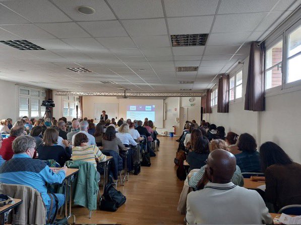 Début d'une table ronde qui s'annonce passionnante sur les cimetières d'esclaves avec Nadia Wainstain (<a href="/fondation_me/">Fondation pour la mémoire de l'esclavage</a>), <a href="/ChalabiDal/">D. Chalabi 🕊️</a> (<a href="/APHG_National/">APHG</a>) et Jérôme Rouquet (<a href="/Inrap/">Inrap</a>) #rdvhistoire  #RVH2023