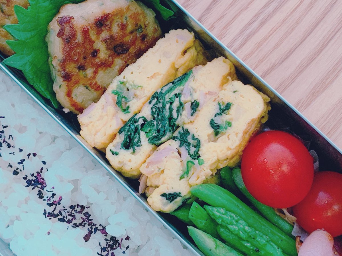 surfsup2023's tweet image. 🍱お弁当作りは苦手です。
要領悪いし、綺麗に詰めるの手こずるし。

そんな“やっとこ弁当”。

息子は毎日食べて来てくれます。

ありがとね。

元夫は、そんなお弁当の中身を平気で捨てて帰って来た。箸の突き方、お弁当箱の汚れ方を見ればわかるんだよ。

#サレ妻　#元サレ妻