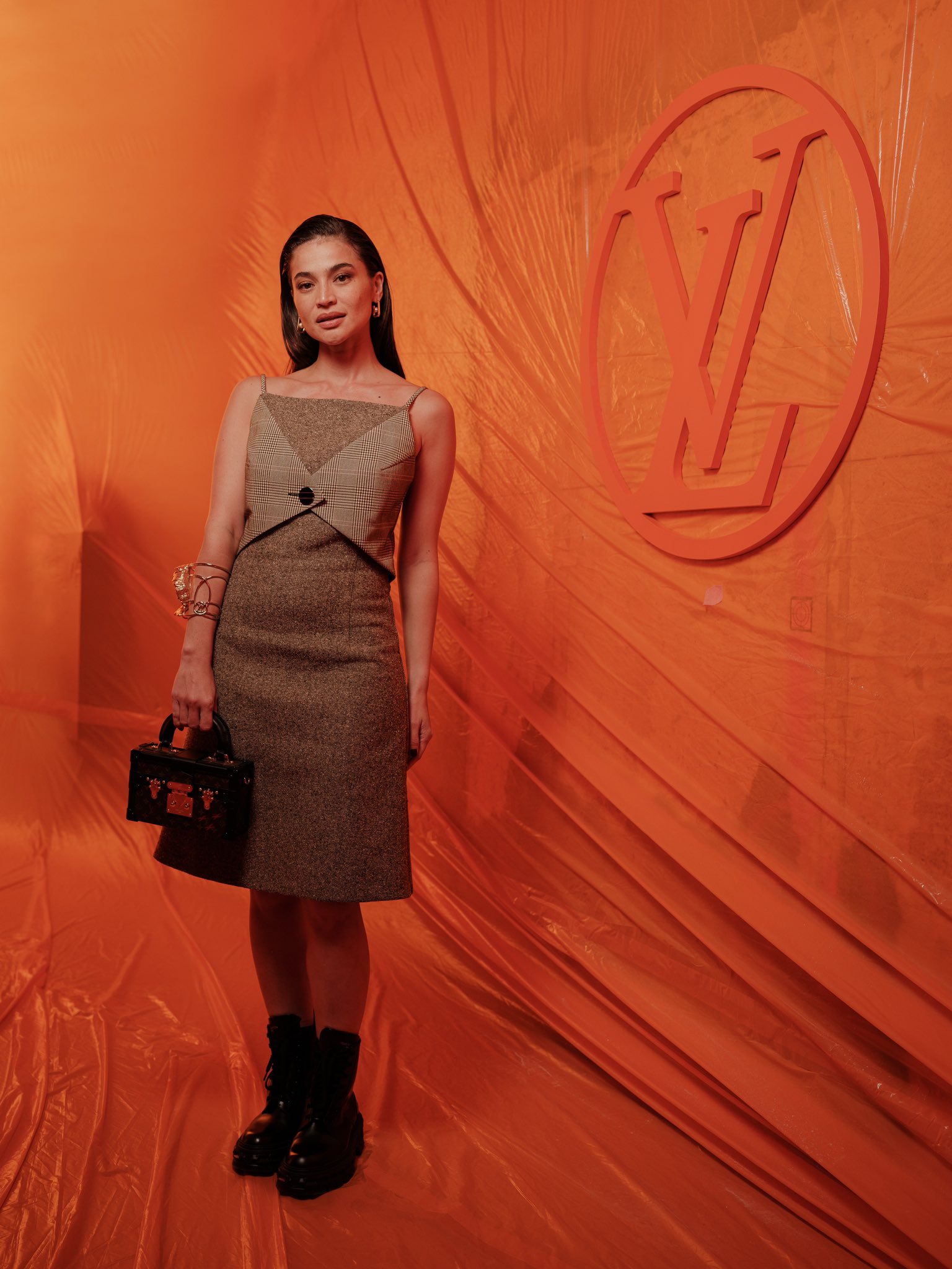 L'Officiel Philippines on X: #LouisVuitton ushers in the festive season by  bringing together stylish personalities and notable society fixtures to  light up the first Louis Vuitton Christmas tree in the Philippines led