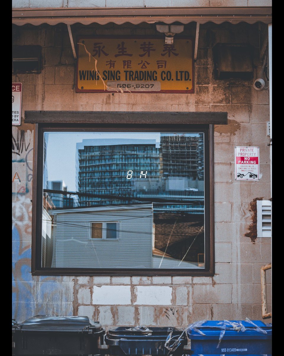 8 14

Pentax 645 w/ Pentax-FA SMC 150-300mm f/5.6 📸

Kodak Film Pro. Gold 200 - 120 🎞

#urban #cinematic #120film #analogphotography  #architecture #photography #filmphotography #film #kodak #urbanphotography #colorphotography #gold