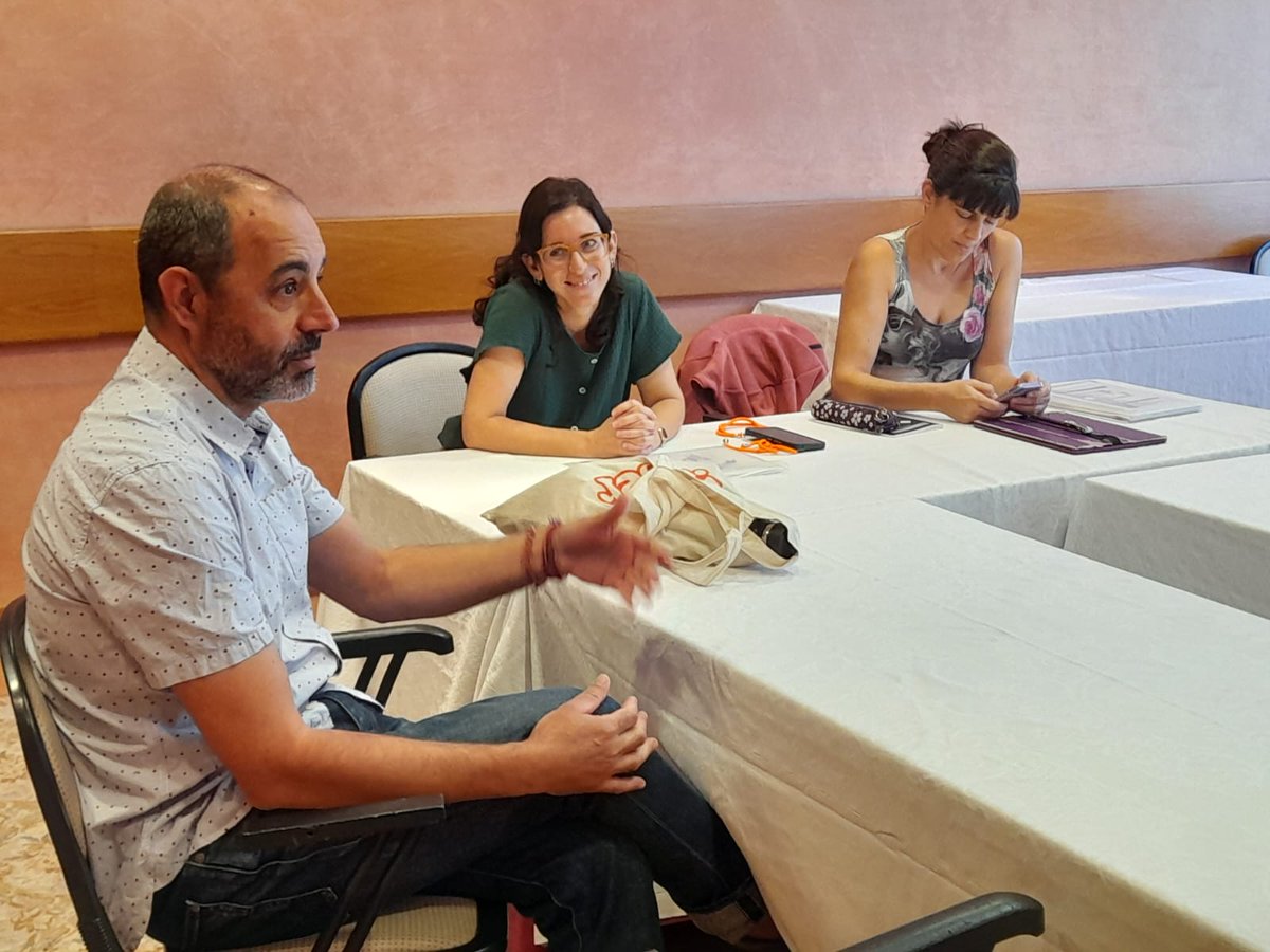 faberllull's tweet photo. Avui jornada de valoració de  la residència d'il·lustració a @faberllull  Olot! Els participants posen en comú les seves experiències, acompanyats per Joan de Sola, director de l'Àrea de Literatura, i @carles_navac , tècnic de l'àrea @IRLlull . Fins a la propera! https://t.co/xfpWukI0vp