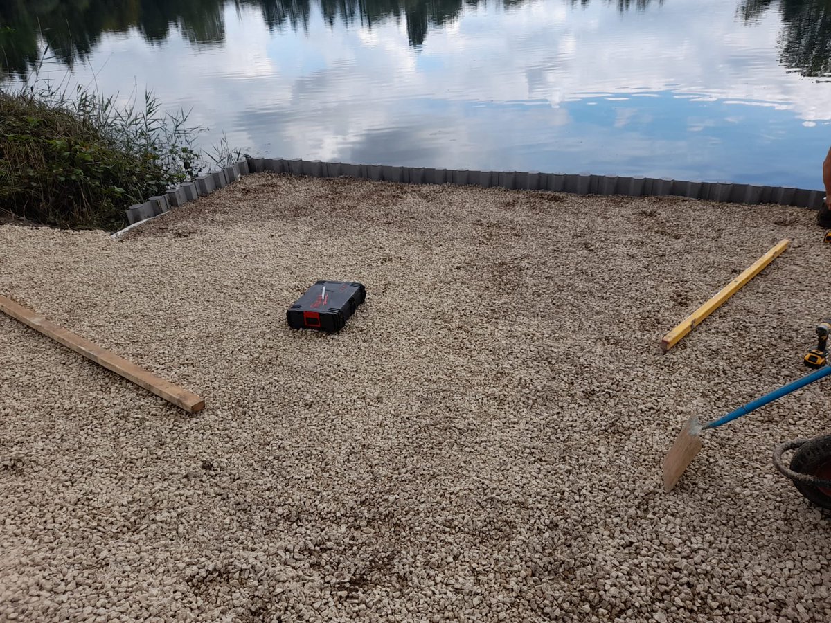 plasticpiling's tweet photo. MultiLock plastic piling used as a hybrid with softwood posts #chaselakes #fishswims #fishery #lakes #piling #sheetpiling https://t.co/PKxBH2oi5e