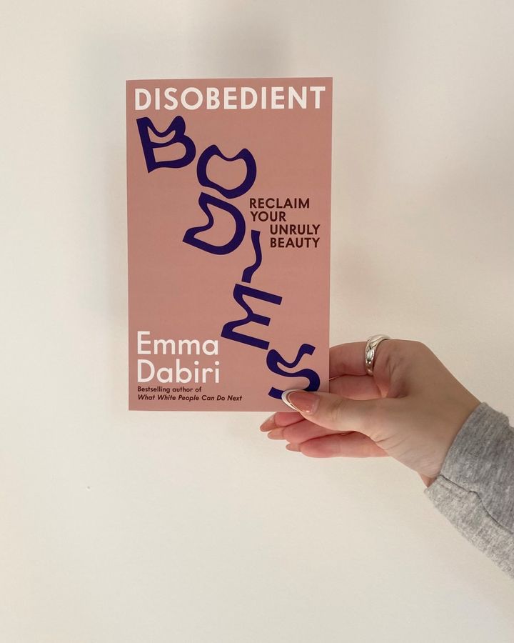 It's time to embrace our disobedient bodies and do away with capitalist, patriarchal beauty ideals 💪

@Emmadabiri's new book (published today!) offers alternative ways of seeing beauty. 

1/3
