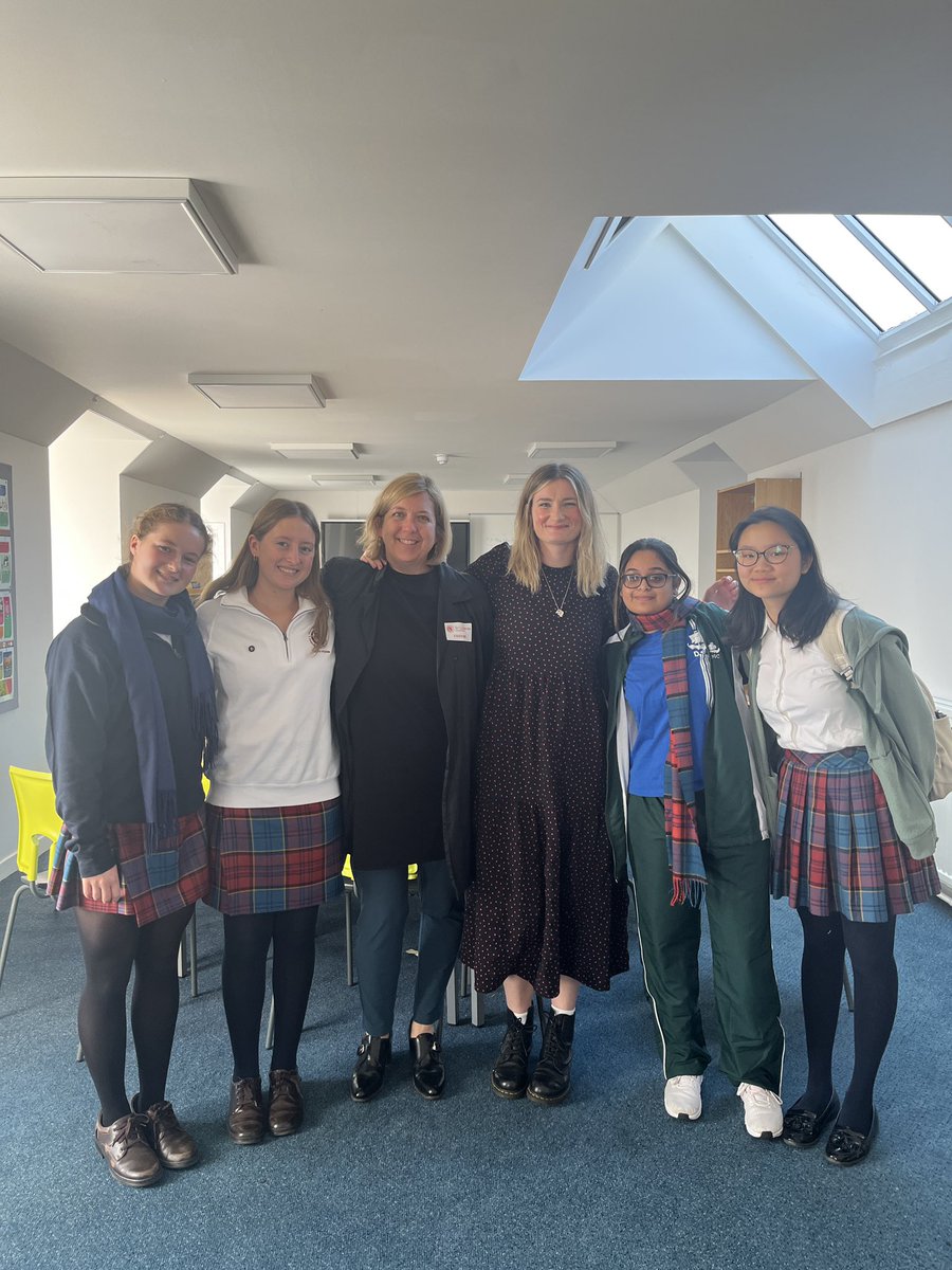 Throwback to our exchange lunch with @DGC_DurbanGirls, #AschamSchool, #StAndewsCollege and @stgeorgesedin students hosting visiting staff from @YorkHouseSchool 
🏴󠁧󠁢󠁳󠁣󠁴󠁿🇦🇺🇿🇦🇳🇿🇨🇦
#makingnewfriends #partnerships #sharingexperiences #connectingtheworld #ThrowbackThursday