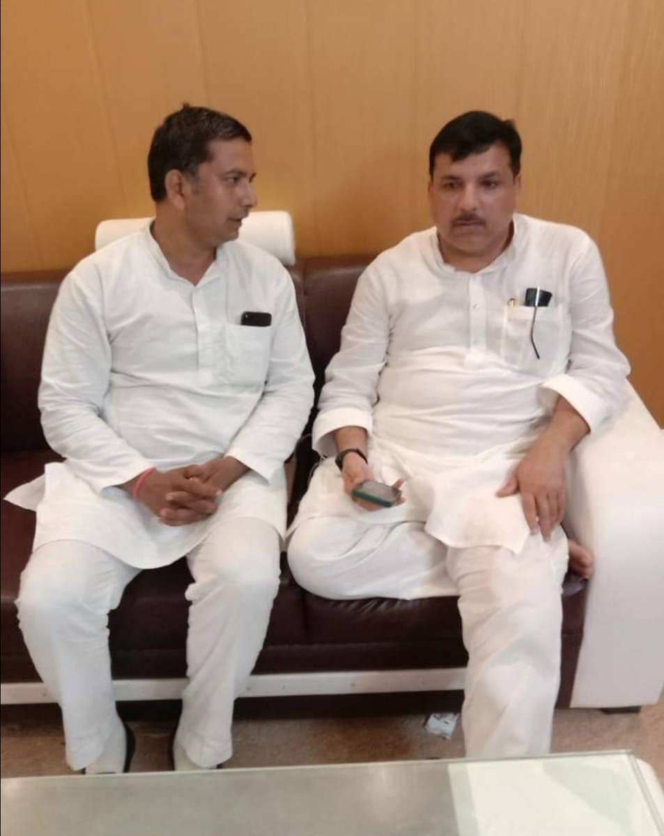 DinesaApa's tweet photo. आज तानाशाही चरम सीमा पर पहुंच गई  है कितनी भी कोशिश कर लो ईमानदारी झुकने वाली नहीं है
@SanjayAzadSln @VinayPatelAAP @SabhajeetAAP @AAPUttarPradesh https://t.co/0IyFKQY6bA