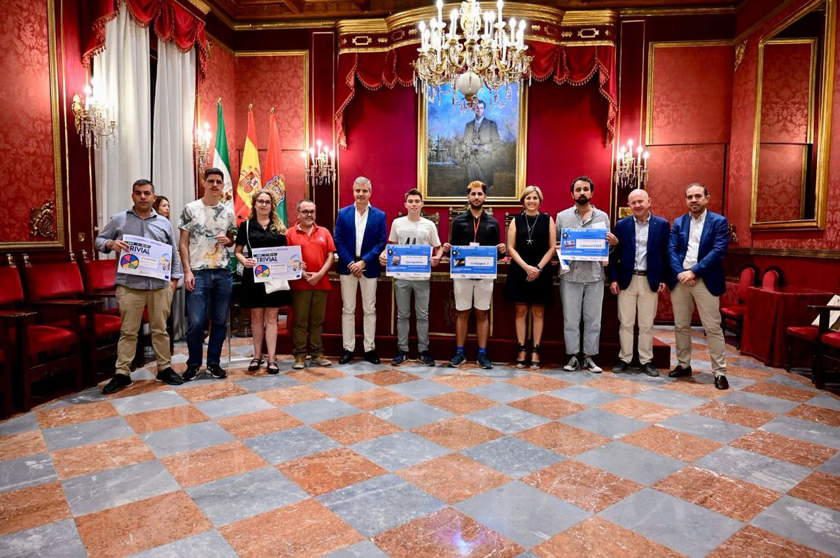 cgimgranada's tweet photo. 📷 El Salón de Plenos del Ayuntamiento de Granada acoge la entrega de los premios de los concursos de fotografía y trivial organizados en la Semana Europea de la Movilidad. https://t.co/t0RyPHUSEa #SEM2023 https://t.co/RXDFIiCtTk
