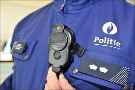 FredVda's tweet photo. Wij eisen bodycams voor de politie!!!!

Oei, Conner gefilmd? Met bodycam?😳

Weg met bodycams!!! Schending van de privacy!✊ https://t.co/nEjU4a4OgF