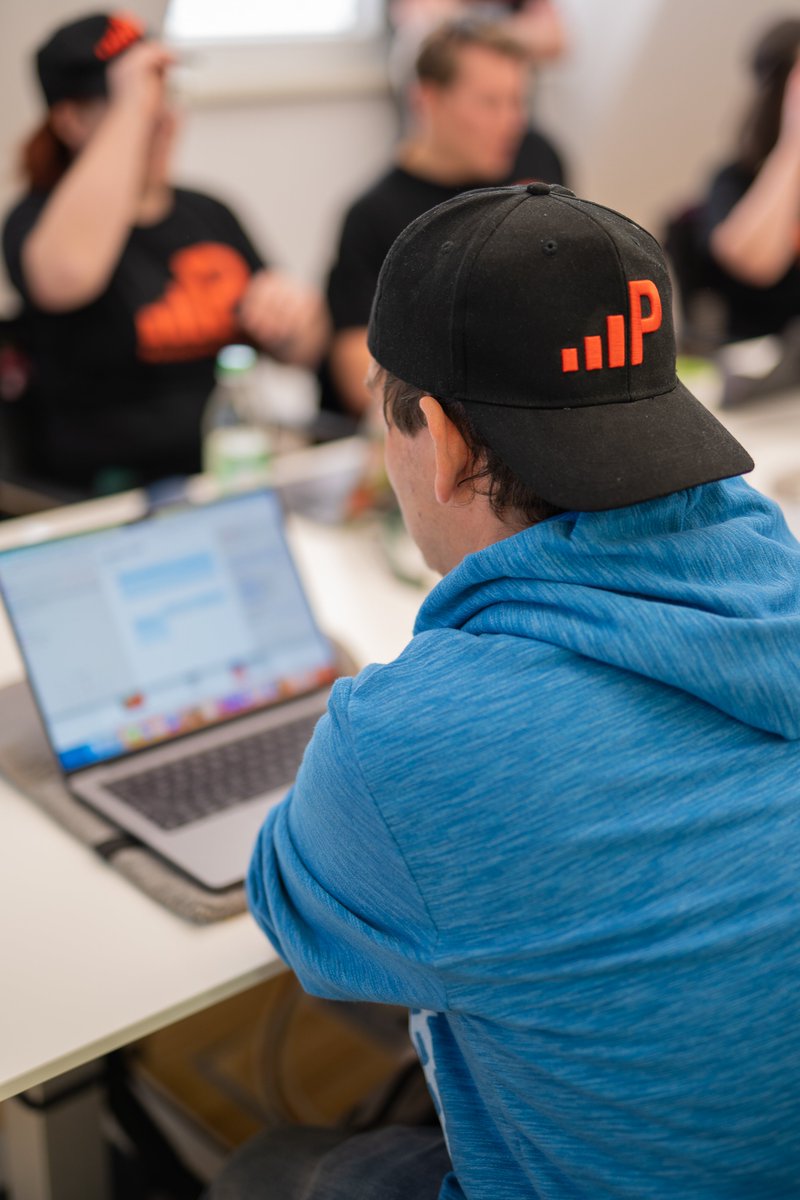 The best feeling to set, polish, work toward and finally reach a goal as a unit! Go team 💪