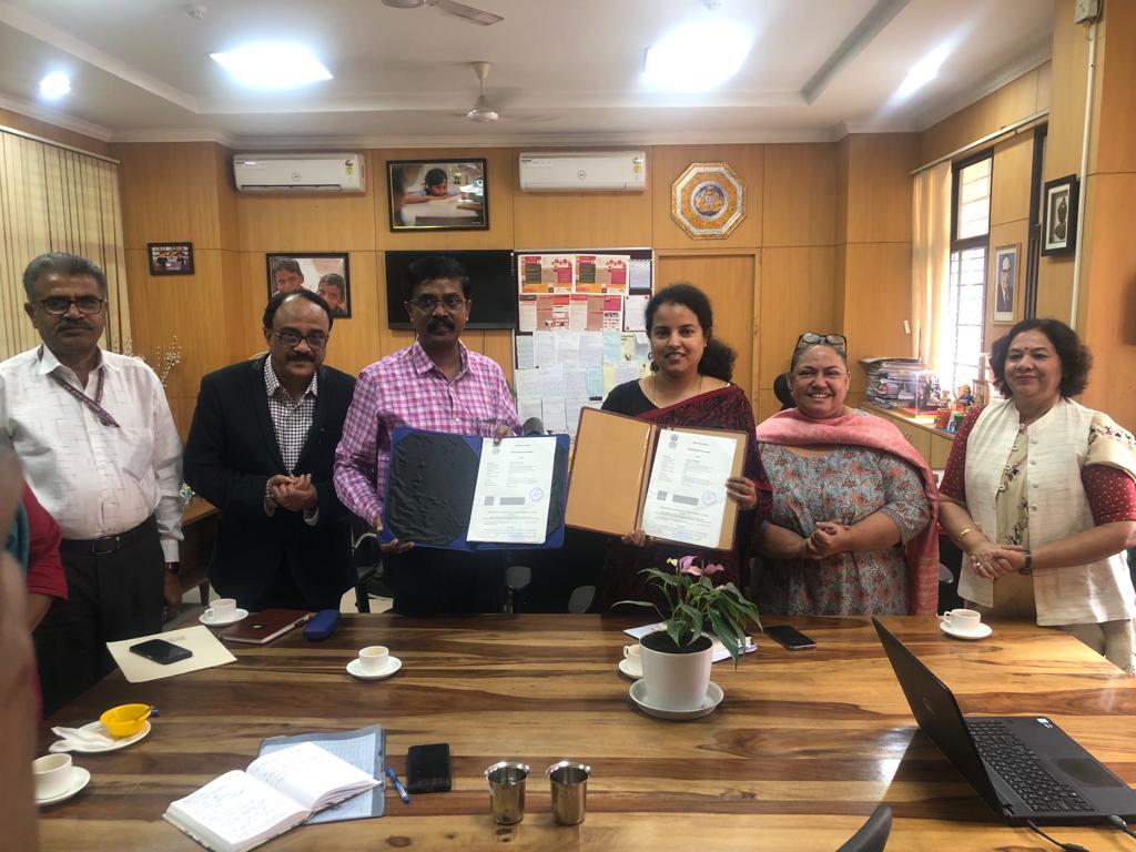 niostweet1's tweet photo. NIOS inks a pact with Department of Rural Development and Panchayati Raj in Karnataka to train the Gram Panchayat librarians to facilitate the public to enroll in NIOS.
@ProfSarojSharma @EduMinOfIndia @RDPR_PRS @CommrPR @PIBHRD @PIBBengaluru https://t.co/LNOWUVDUwg