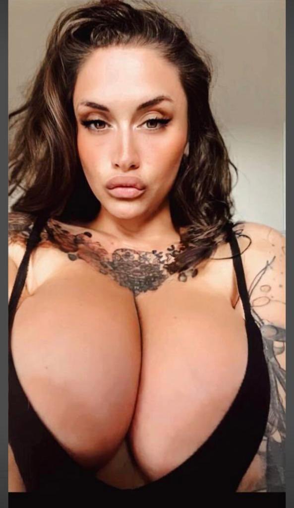 SlaveMisstake's tweet photo. Credo nella superiorità assoluta della Donna e nel compito dell’uomo di servirLa. Imploro di poter offrire la mia vita ai suoi piedi permettendomi di vivere per Lei, al suo  servizio @MisStakeT #slavepig https://t.co/AjgIA72VXc