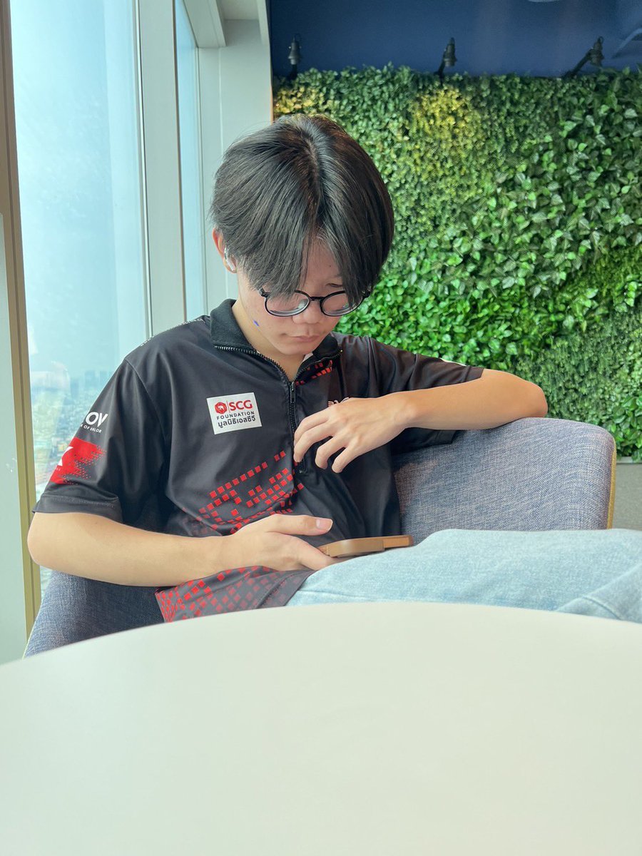 kogesports_th's tweet photo. ตอนนี้น้องๆเตรียมตัวกันก่อนแข่งวันนี้ เป็นกำลังใจให้พวกเรา #kognewgen ด้วยนะค้าบ 

 #KOG​ #เคโอจีเค้าเอาจริง #daerevers #toey_glasses #DCMAC #Danunaiza #PuPu #putter_jakkapat #RPL2023Winter https://t.co/c1aOl1Q4LJ