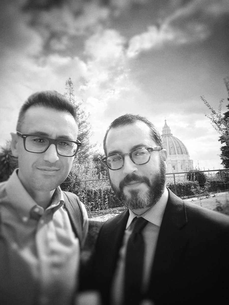 PaoloRodari's tweet photo. Il mondo canta un amore infinito, perché non averne cura? Con Jonathan Safran #Foer alla presentazione del nuovo testo di Francesco sul clima. Averne cura dipende da noi, e il primo passo è non negare che tutto sta cambiando troppo in fretta https://t.co/oK1tLUuePA