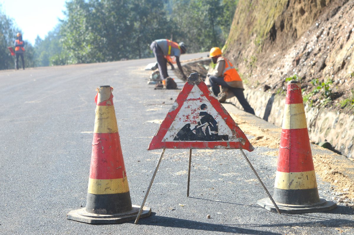 🇬🇧: In @NyabihuDistrict, feeder roads construction progress is at 81.5% with the total length of 93Km. When this project reaches its completion, there will be the overall of 720 Km of feeder roads in Rwanda. The project was funded by the @WorldBank. 4/4 @WB_Rwanda @sahr_kpundeh