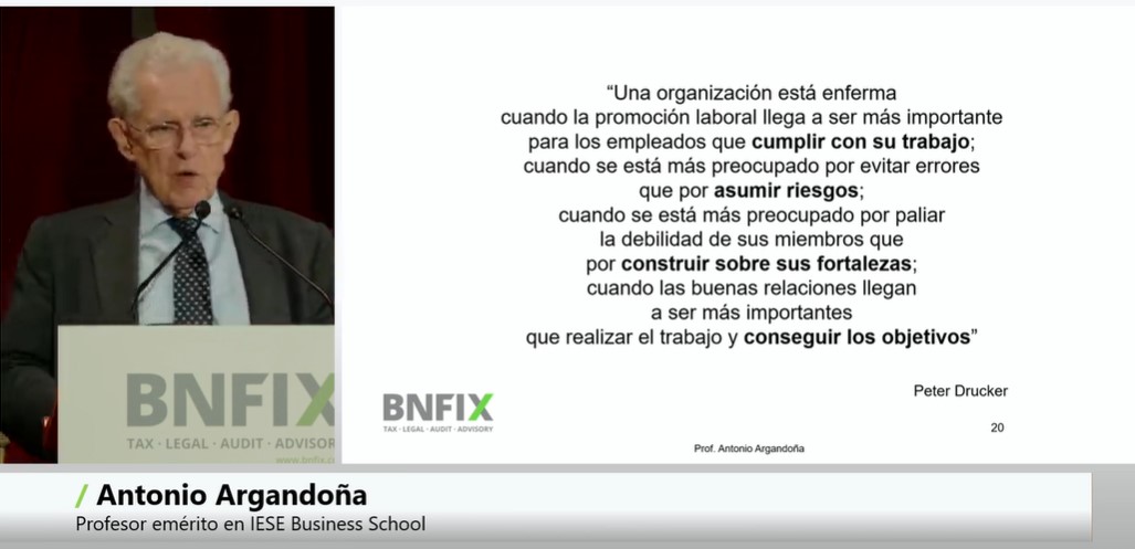 #EncuentroAnualBnfix <a href="/AntArgandona/">Antonio Argandoña</a> acaba su ponencia con una frase de Peter Drucker 👇