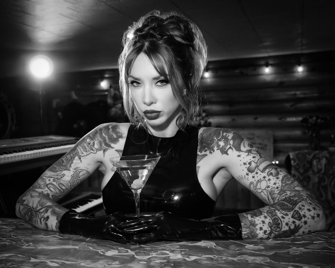 Drinking the tears of men 💦🍸 &bull; &bull; 📸 Tom Gould https://t.co/bA0u1ZI3jO<a href="/tag/baddragon"class="tags"><span>#baddragon</span></a><a href="/tag/altstarawards"class="tags"><span>#altstarawards</span></a>