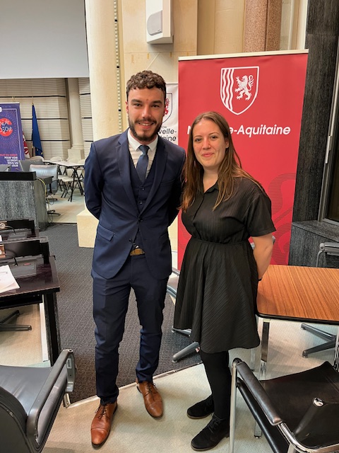 Retour sur la nuit du droit 2023 !
2 élèves de l’ECOA, Mme Azeline MAITE et M. Enzo Dauguy-Mancellier, ont débattu sur le sujet « Faut-il faire le procès de Marie Curie parce qu’elle a découvert la radioactivité ? »
Bravo à tous les deux pour leur performance !!