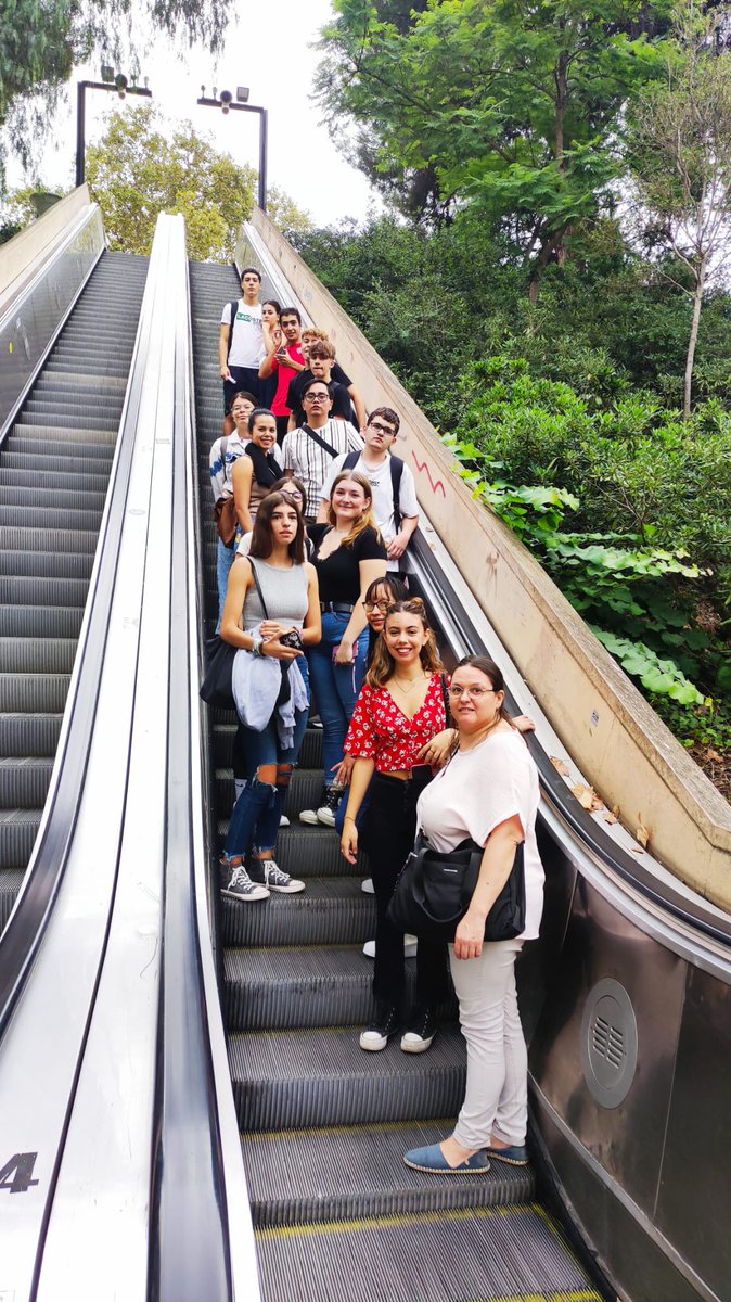 Avui #jornadaesportivalopezvicubcn 
Jornada per divertir-se i fer cohesió de grup! 💪📷 #Farmàcia de segon curs!  Buscaran plantes medicinals???