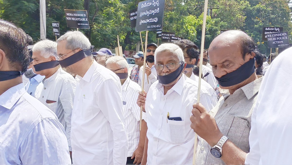 TJSPartyOnline's tweet image. TJS Chief Prof Kodandaram participated in a "PROTEST RALLY  AGAINST THE OPPRESSIVE POLICE RAIDS ON NEWS CLICK ARBITRARY ARRESTS OF JOURNALISTS AT DELHI." Organized by INDIAN JOURNALISTS UNION (IJU), TELANGANA STATE UNION OF WORKING JOURNALISTS (TUWJ)
#savejouranalism #savemedia