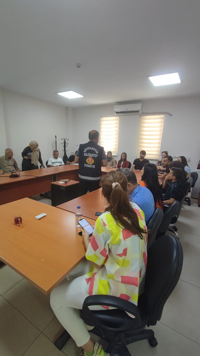 gbbitfaiye (@gbbitfaiye) on Twitter photo 🧑🚒 İtfaiye ekiplerimiz İslahiye İlçe Sağlık Müdürlüğü, Dr. Ersin Arslan Devlet Hastanesi Mücahitler Ek Hizmet Binası, Kızılay Kan Merkezi, Gaziantep Gençlik Merkezi ve Şahinbey Belediyesi Makine İkmal Müdürlüğü personellerine 'İlk Müdahale Eğitimi' verdi.
<a href="/GaziantepBeld/">Gaziantep Büyükşehir</a> 🧑🚒 İtfaiye ekiplerimiz İslahiye İlçe Sağlık Müdürlüğü, Dr. Ersin Arslan Devlet Hastanesi Mücahitler Ek Hizmet Binası, Kızılay Kan Merkezi, Gaziantep Gençlik Merkezi ve Şahinbey Belediyesi Makine İkmal Müdürlüğü personellerine 'İlk Müdahale Eğitimi' verdi.
<a href="/GaziantepBeld/">Gaziantep Büyükşehir</a>