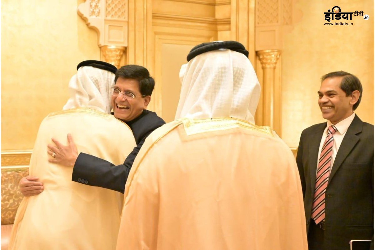 indiatvnews's tweet image. अबू धाबी | केंद्रीय मंत्री पीयूष गोयल ने अबू धाबी निवेश प्राधिकरण के प्रबंध निदेशक शेख हमीद बिन जायद अल नाहयान से मुलाकात की।

#PiyushGoel #AbuDhabi