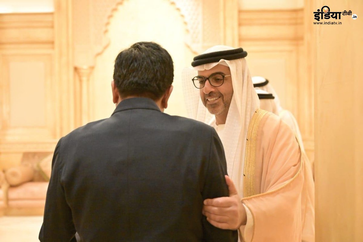 indiatvnews's tweet image. अबू धाबी | केंद्रीय मंत्री पीयूष गोयल ने अबू धाबी निवेश प्राधिकरण के प्रबंध निदेशक शेख हमीद बिन जायद अल नाहयान से मुलाकात की।

#PiyushGoel #AbuDhabi