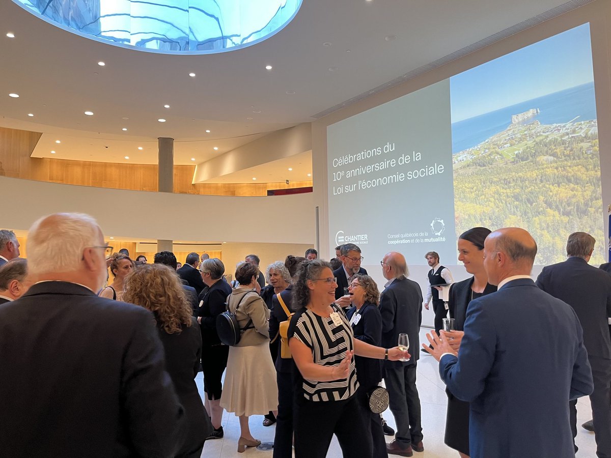 10e anniversaire de la loi cadre sur l’économie sociale, parrainée alors par le ministre @SylvainGaudrea2 Cette reconnaissance officielle, un engagement de la première ministre @MaroisPq, a contribué à faire du Qc un modèle en matière d’entrepreneuriat collectif. #Polqc