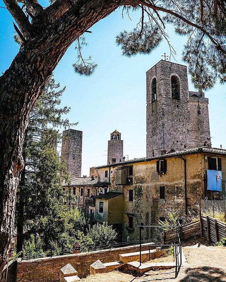 Uno scorcio della incantevole San Gimignano…
📌ps: e per scoprire le curiosità del territorio, provate la nostra app gratuita➡️ linktr.ee/secret_maps
#5ottobre #atmfey #thursdaymorning #FeelTheImpact #arte