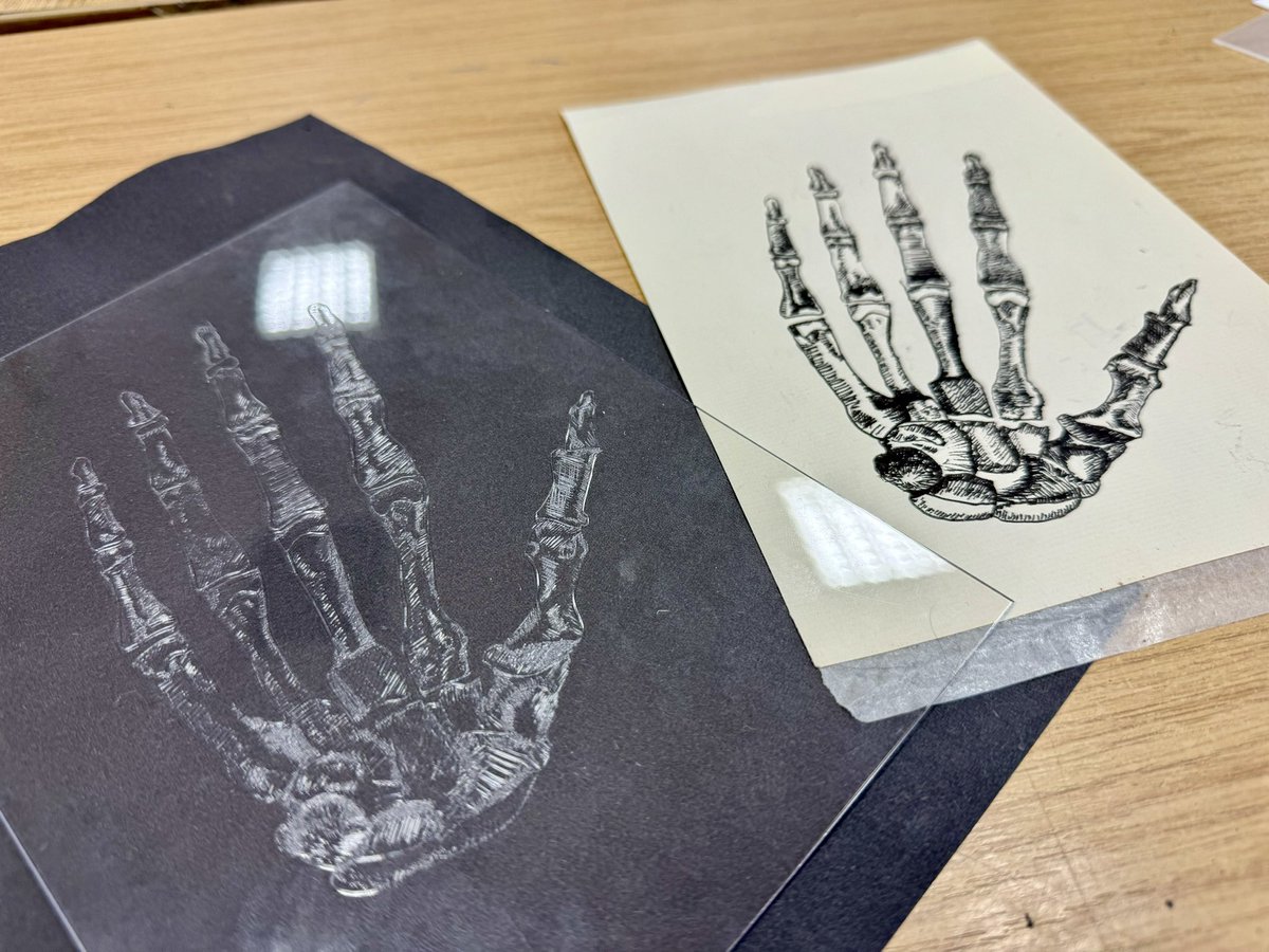 MrDBeesley's tweet photo. Always a pleasure to spend time in Art @gordanosch 
They are etching, using hand tools and producing some outstanding work with incredible attention to detail 👏🏻 https://t.co/yCjp4dQavl