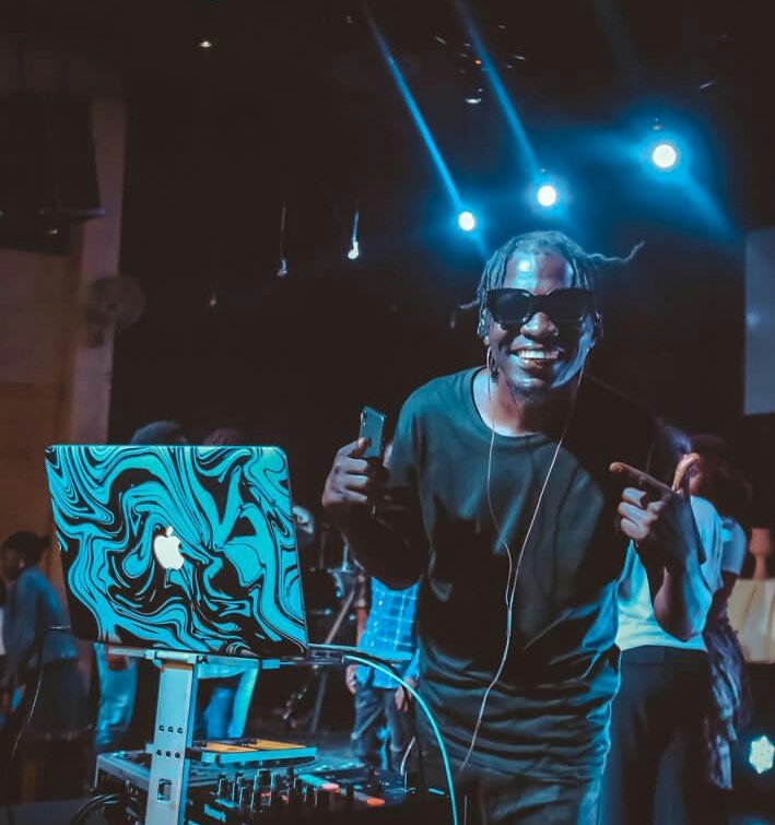 Machette256's tweet photo. Happy Birthday to @SRVictor256 the most lovable and adorable star on this planet. May your birthday bring you good luck to last for the whole year.
🎂👑🎉🎊🎁
#SirVictor256 #CyaanDone #HappyBirthday
#birthdayboy #happiness #goodvibes https://t.co/3gUd8xClD8