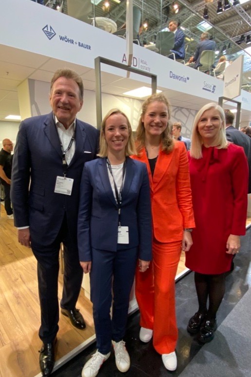 📢 Wir sind dabei! Vom 04. - 06.10. findet die ExpoReal auf der Messe München statt. Wir sind am Gemeinschaftsstand der Stadt München - Stand A1.320 - zu finden. Sie möchten Vertreter:innen der Dr. Sasse Gruppe sprechen? Schauen Sie vorbei - wir sind für Sie da! 🤝
#ExpoReal #FM