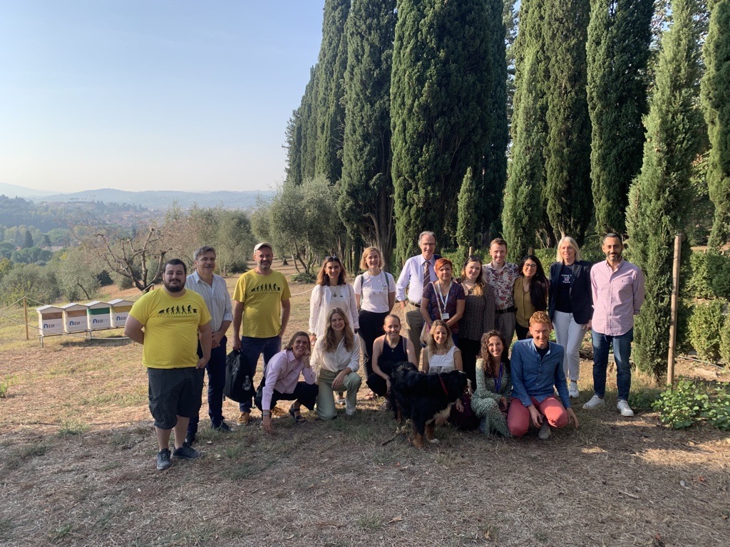 EUI_EU's tweet image. 📷 Bees! This morning, EUI members gathered at Villa Salviati for the inaugural welcome of the EUI beehives, a #GreenEUI 🌱 initiative.

The event, hosted by EUI Secretary General @mdelpanta, included an interactive workshop to learn more about our newest community members 🐝