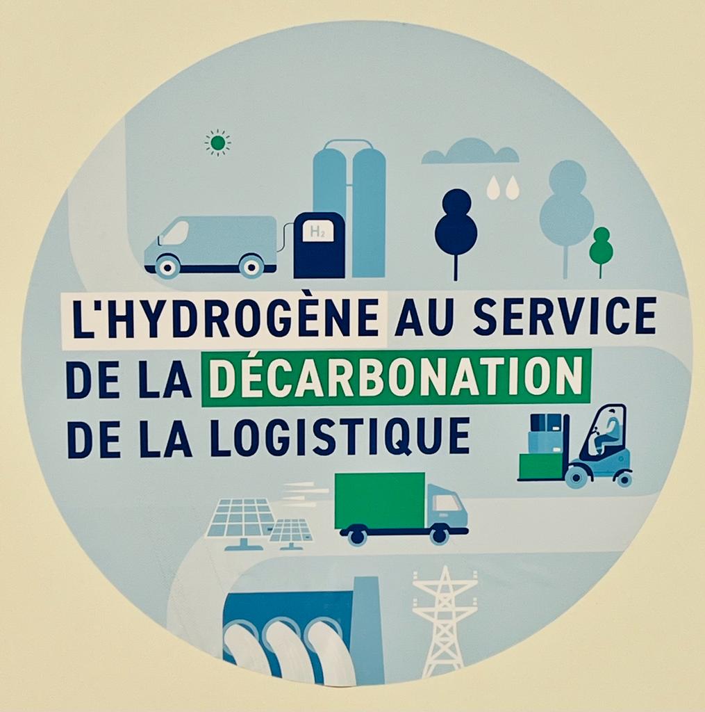 pole_DERBI's tweet photo. En direct de la journée #Hydrogene de @Toulouse au @MinToulouse
Exposants, essais des vélos Hydrogene de @PragmaMobility, programme de conférences …
Mise en avant des initiatives #HyPort, #H2Team, #Hydeo @ADOCC_ https://t.co/dPTJ59wblm
