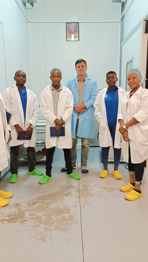 Our🇹🇿team visited <a href="/mauamazuri_tz/">Maua Mazuri</a> in Moshi to plan the distribution of🍌plantlets.  Thanks to <a href="/USAID/">USAID</a> support, <a href="/CETC_IL/">Current and Emerging Threats to Crops Lab</a> will provide 8000 initial seedlings to farmers in Buhigwe, a crucial step to expedite seedling multiplication &amp; boost our fight against Banana Bunchy Top Virus.⏬