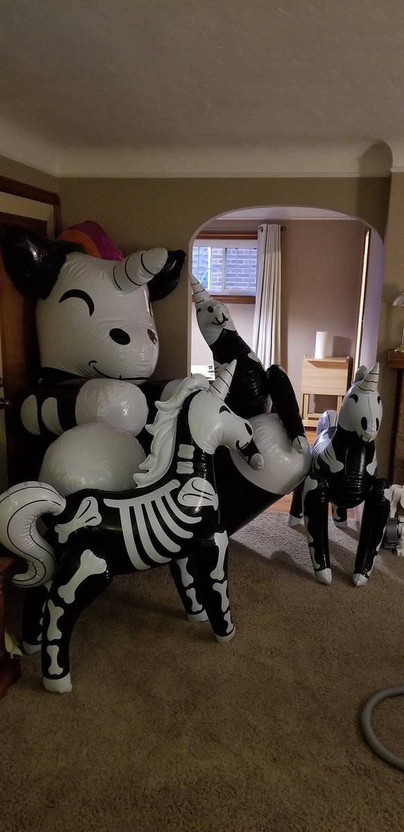 SqueakyComputer's tweet image. Rise my squeaky army! Side note: I'm now on blue sky. @squeakycomputer.bsky.social