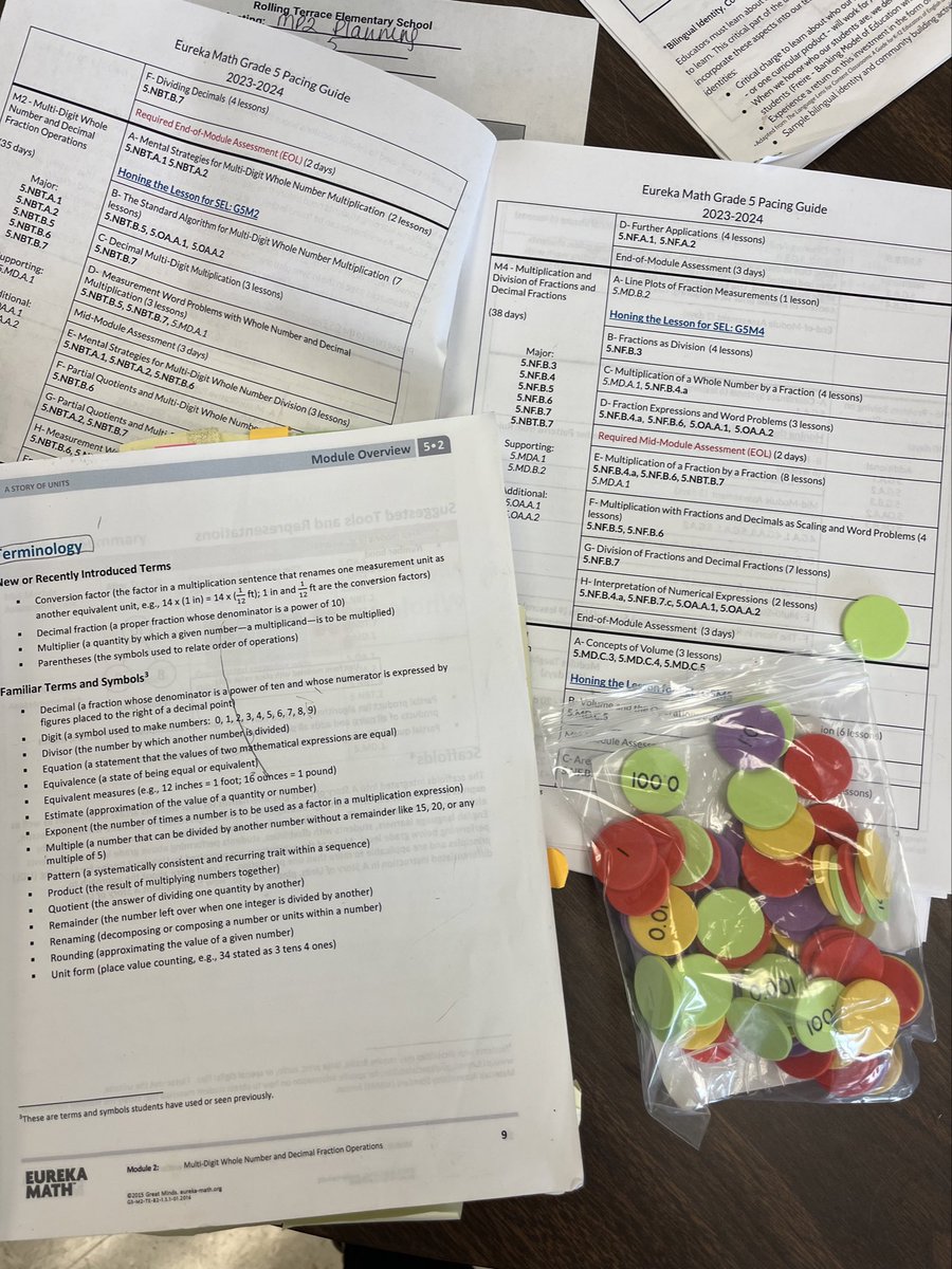 Our wonderful #josepharobles modeling how to teach dividing decimals to our grade 5 team during marking period planning <a href="/RollingTerrace/">Rolling Terrace ES</a> #mcc #mathcontentcoach #eureka