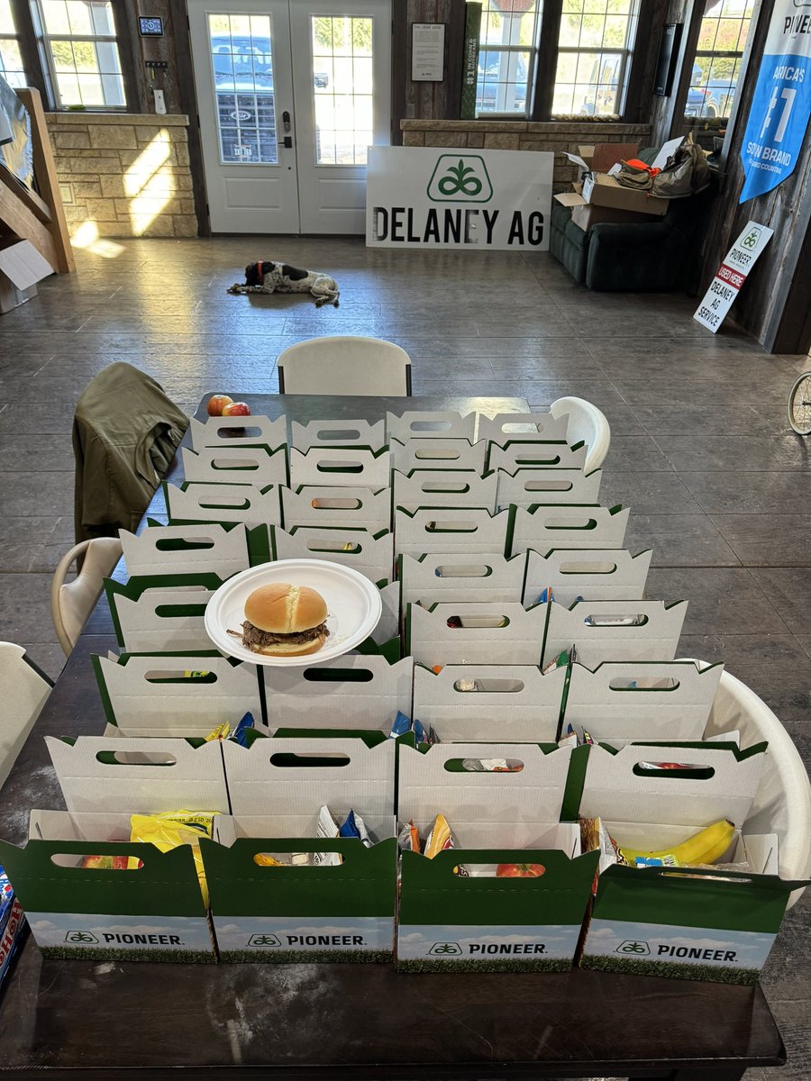 Delivering some harvest meals today to my customers!! Smoked Pulled Pork sandwiches!! 🥪 <a href="/PioneerSeeds/">Pioneer Seeds U.S.</a> <a href="/CortevaUS/">Corteva U.S.</a>