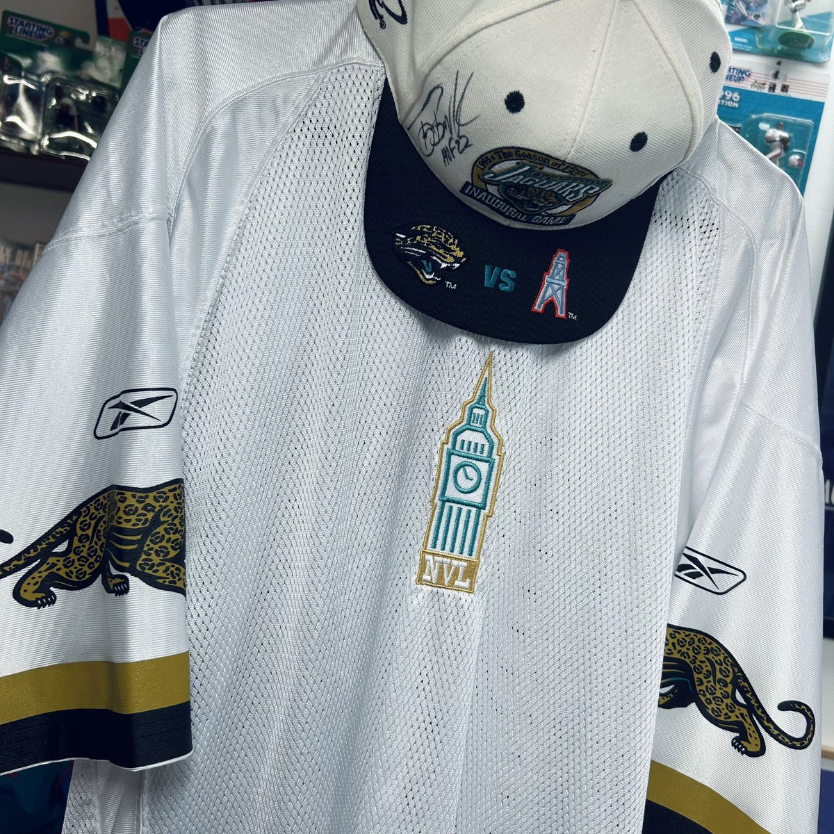 🐆Gameday fit… 👌NVL Custom & Inaugural Game Limited Edition Snapback signed by Jags HOF Legend @TonyBoselli 👀 💯Ready for Sunday! @JaguarsUKandIE @Jaguars