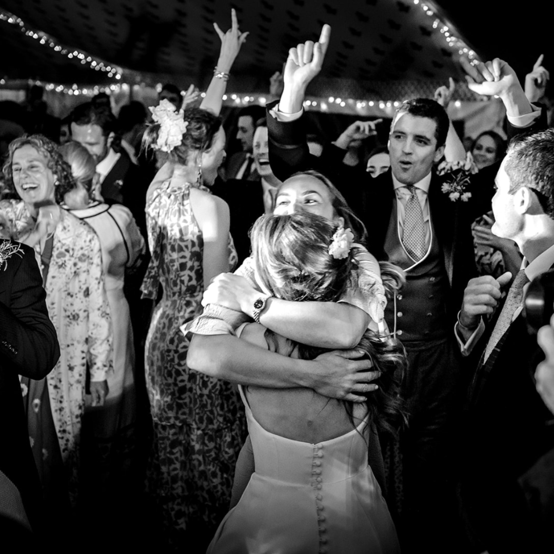 linusmoran's tweet photo. DANCE FLOOR ARCHIVES 💃🏼🕺

One thing we really love about weddings is that it's a party. A Celebration of love, and these celebrations often involve a lot of dancing and we are here for it! https://t.co/EuOhMvSWh3